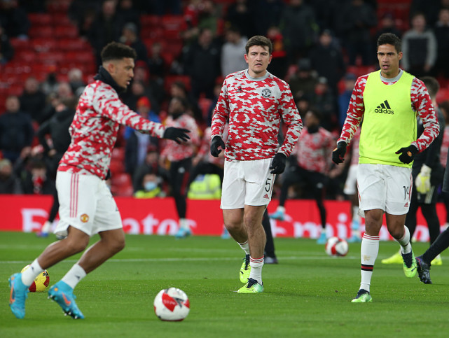 MK体育app-里程碑夜！斯图加特外线爆发，葡超赛前刷纪录，质疑声仍在，身体对抗强度拉满的简单介绍